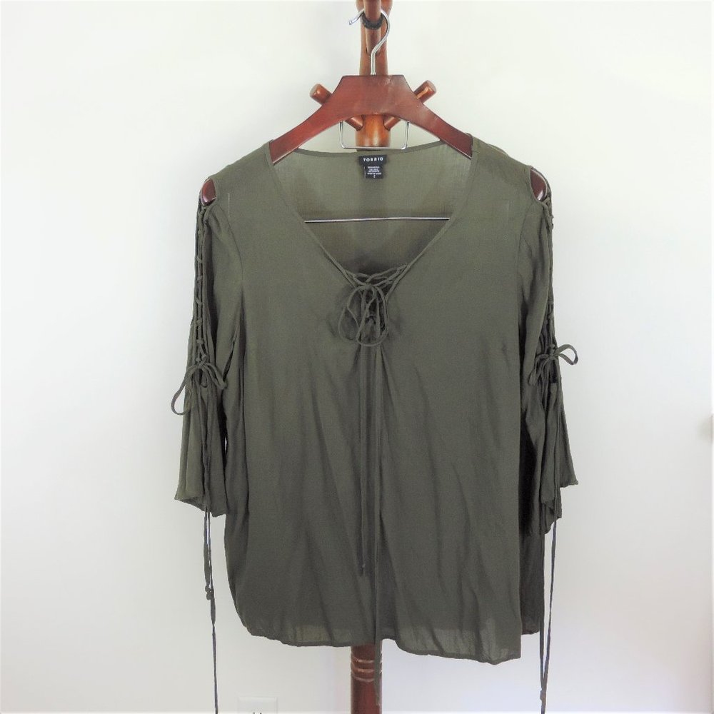 Torrid pullover top